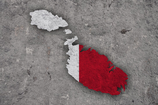 Karte und Fahne von Malta auf verwittertem Beton