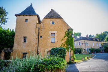 Le village de Saint-Genies et ses toits de Lauze