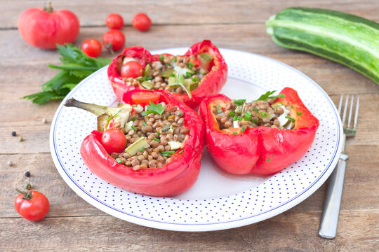 Gef&uuml;llte Paprika mit Linsen, Zucchini und K&auml;se