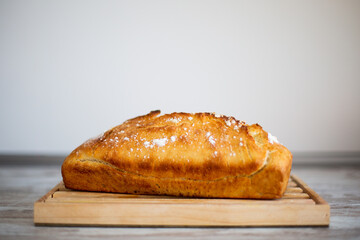 Pan casero recién hecho sacado del horno