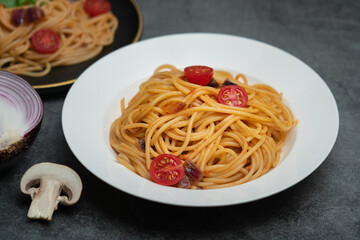 Delicious tomato and mushroom spaghetti
