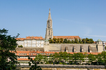 Bern, Berner Münster, Münster, Schwellenmätteli, Mattequartier, Aare, Fluss, Matte, Stadt, Altstadt, Altstadthäuser, Aareufer, historische Häuser, Sommer, Schweiz 