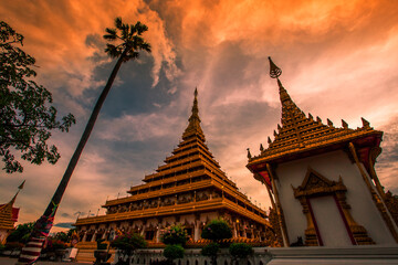 Obraz premium Phra Mahathat Kaen Nakhon, or Wat Nong Wang, is a royal temple with beautiful sculptures of 9-storey relics, a landmark Buddhist site in Khon Kaen Province, Thailand.