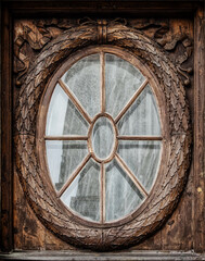 Fototapeta na wymiar Ornate Oval Window