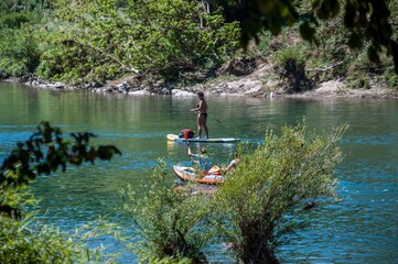 Promenade en barque sur le Tarn en Aveyron.	