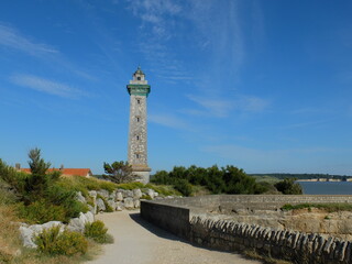 Saint-Georges-de-Didonne , phare de Vallières