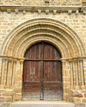 Porche de l&rsquo;&eacute;glise de Teilhet