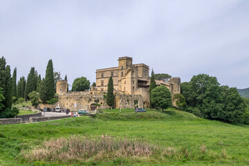 Fototapeta na wymiar Schloss Lourmarin, Provence