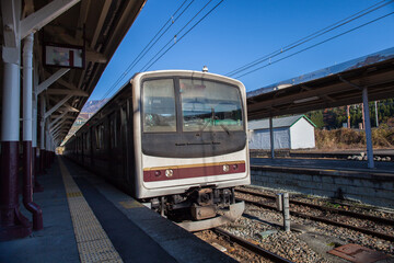 Naklejka premium rain is moving on rail againts sky