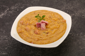 Peas cream soup with smoked ribs