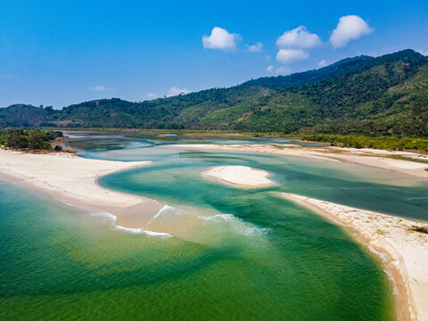 Myanmar, Mon state, near Dawei, Sea and&Ocirc;&oslash;&Omega;Tizit&Ocirc;&oslash;&Omega;beach, aerial view