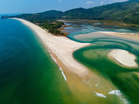 Myanmar, Mon state, near Dawei, Sea and&Ocirc;&oslash;&Omega;Tizit&Ocirc;&oslash;&Omega;beach, aerial view