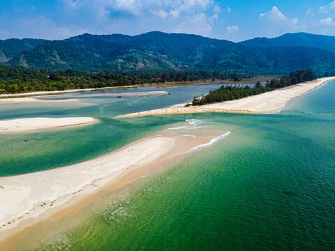 Myanmar, Mon state, near Dawei, Sea and&Ocirc;&oslash;&Omega;Tizit&Ocirc;&oslash;&Omega;beach, aerial view
