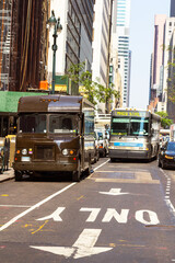 Obraz na płótnie Canvas Traffic on Manhattan's street
