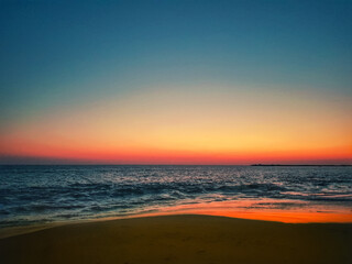 Obraz premium blue hour and red horizon after sunset at kollam beach, kerala , India.
