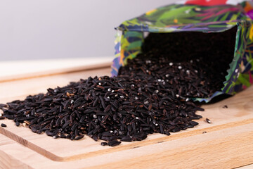 dry uncooked black rice