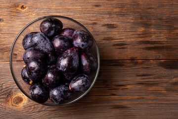 Figs in a glass plate close-up. Ripe figs in a plate on a wooden table.