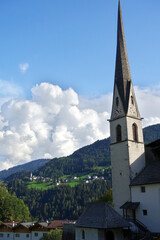 Fototapeta na wymiar Pfarrkirche Maria Himmelfahrt Moos