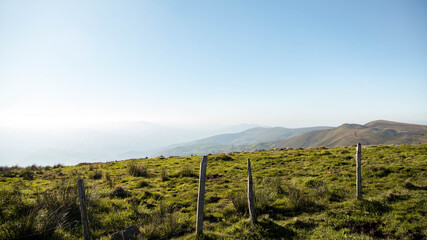 Braña a contraluz en los Valles Pasiegos, San Roque de Riomiera