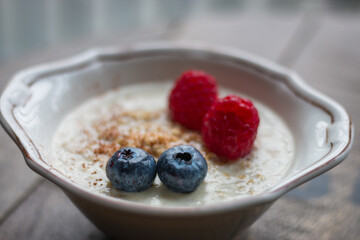 Porridge with blueberries and raspberries .