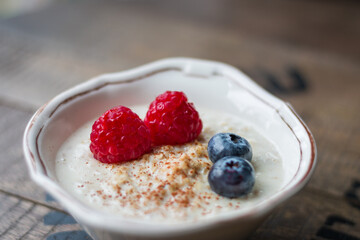 Porridge with blueberries and raspberries .