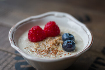 Porridge with blueberries and raspberries .