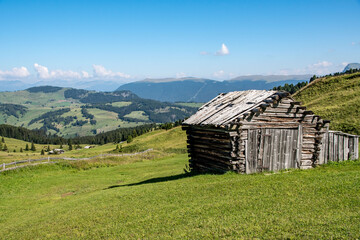Fototapeta na wymiar Alpine hut on the high altitude pastures of the Alpe di Siusi.
