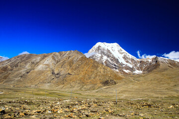 Fototapeta na wymiar Landscape of deep blue sky and ice capped peaks of himalayan mountains with white clouds during day time