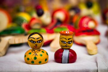 man woman wooden couple doll toy bust
