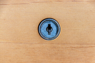 木製の引き出しの鍵穴