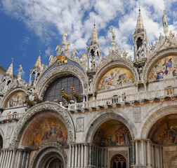 Fototapeta na wymiar Front facade of St Marks Basilica in Venice