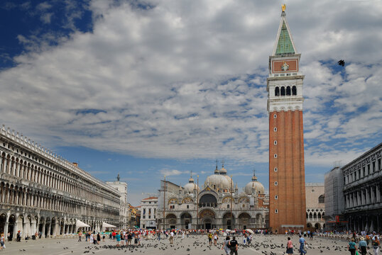 St Marks Square With Pigeons And Crowds Of Tourists