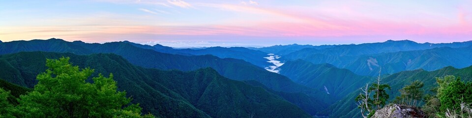大台ヶ原で見た雲海と朝焼けのパノラマ情景＠奈良