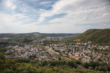 Fototapeta na wymiar Bad Münster am Stein Ebernburg, Stadtansicht vom Berg gegenüber