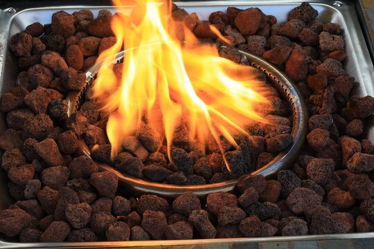 Natural Gas Fire Pit With Volcanic Rocks