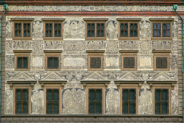 Obraz premium Beautiful wall with pictures and fifteen windows. Radnice (Town hall) in Plzen, Czech Republic. Five windows in three rows. Nice background