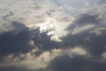 Fototapeta na wymiar Sonne hinter Wolken - Sun behind clouds