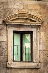 Florence, close-up of a window of the Bartolini Salimbeni Palace (1520-1523) in Renaissance style, UNESCO world heritage site, Piazza Santa Trinita, Tuscany, Italy, Europe.