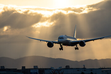朝日と到着便　エンジェルラダー