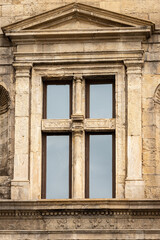 Obraz premium Florence, window of the Bartolini Salimbeni Palace (1520-1523) with the inscription in Italian, Per Non Dormire (To Not Sleep), in Renaissance style, Piazza Santa Trinita, Tuscany, Italy, Europe.