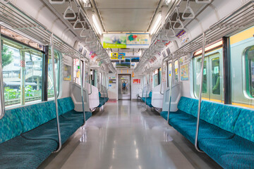 電車の車内 © butterflyeffect