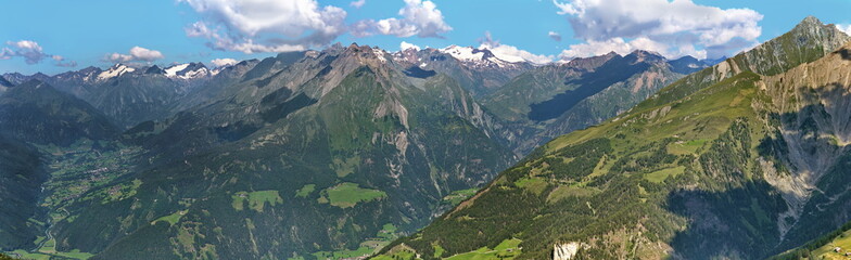 Fototapeta na wymiar Panorama Venedigergruppe mit dem Virgental / Osttirol / Österreich