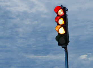 Corona-Ampel rot/orange/gelb- Ampel für Covid-19-Anzeige	