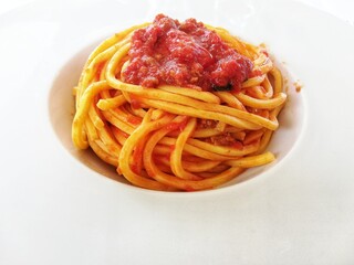Spaghetti alla "chitarra" with ragu ', Abruzzo specialty