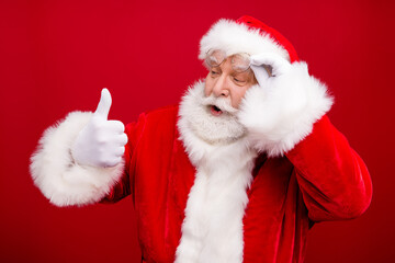 Photo of pensioner grandpa grey beard raise look thumb-up take off eyewear recommending midnight...