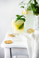 lemonade with lemon and mint