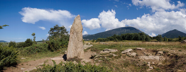 menhir de Bassouse, sendero arqueologico de Eyne, pirineos catalanes, comarca de Capcir, Francia © Tolo