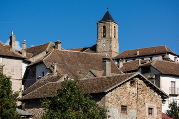 Fototapeta na wymiar iglesia de San Martín de Hecho, siglo XIX, valle de Hecho, pirineo aragones,Huesca,Spain