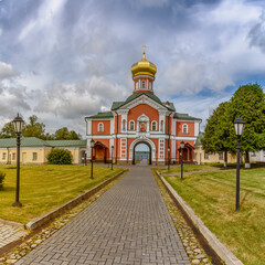 Fototapeta na wymiar Gate Church of Philip, Metropolitan of Moscow. Valdai Iversky Bogoroditsky Svyatoozersky Monastery.