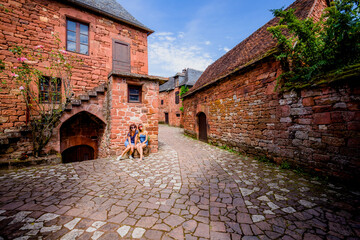 Dans les rues de Collonges-la-Rouge